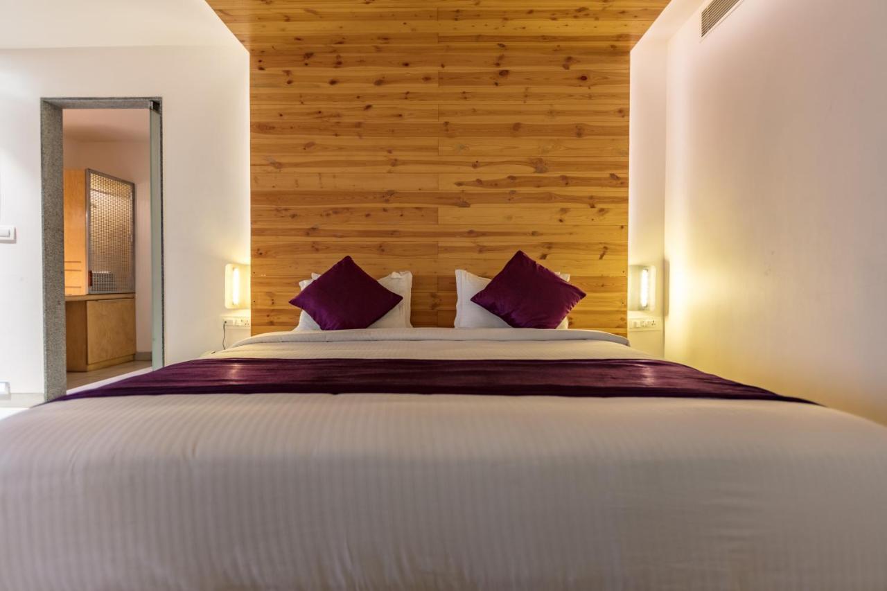 Hotel Aira Vijayawada Bagian luar foto