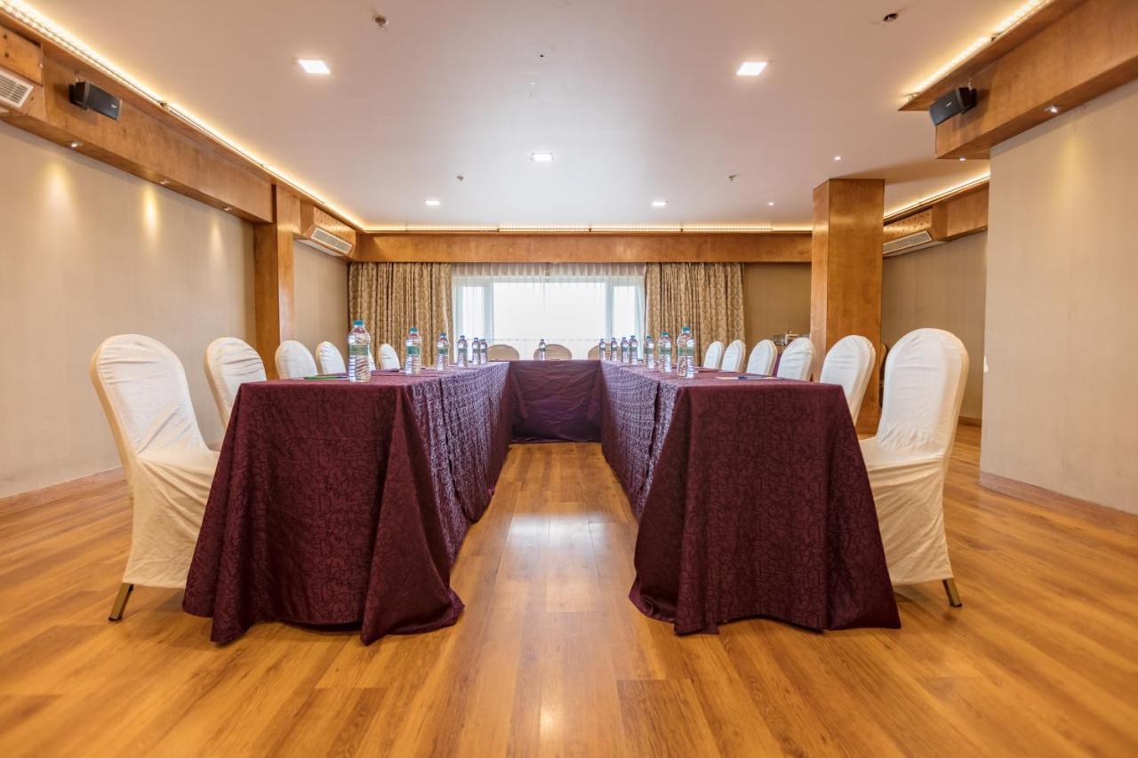 Hotel Aira Vijayawada Bagian luar foto
