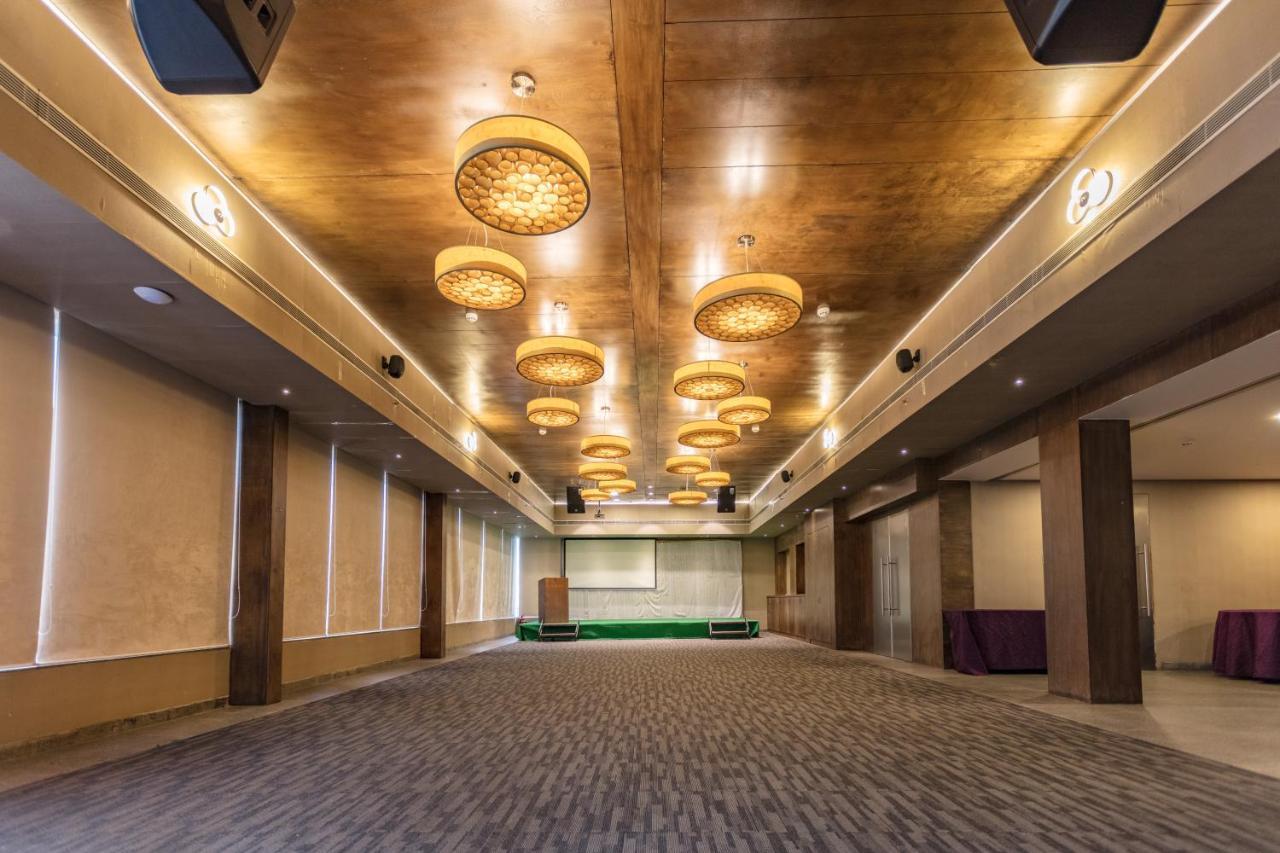 Hotel Aira Vijayawada Bagian luar foto