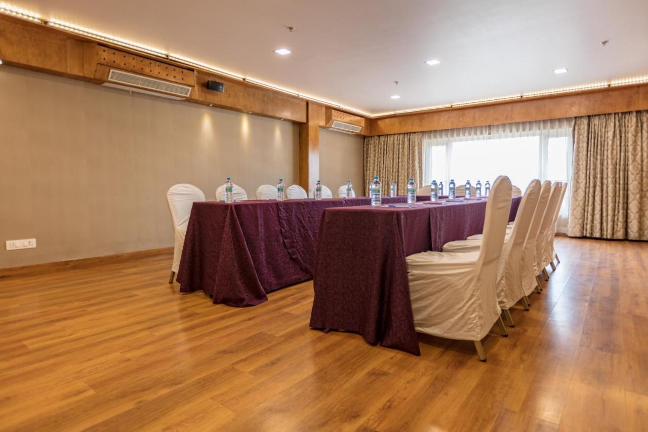 Hotel Aira Vijayawada Bagian luar foto